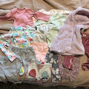 Bundle of 13 items.  0-3/3 baby  girls clothes mostly Carter’s
